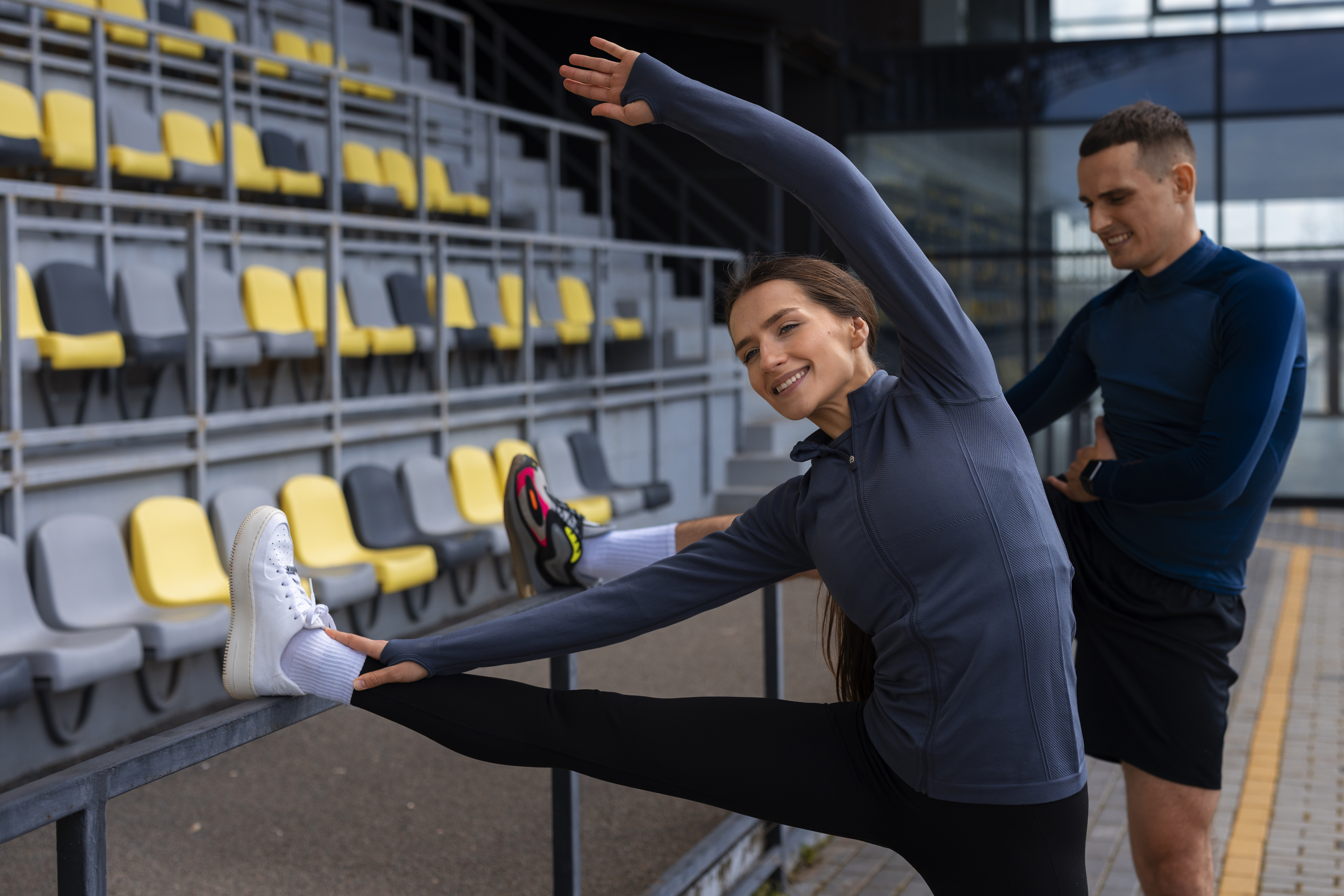 Estiramientos deportivos para hombres y mujeres